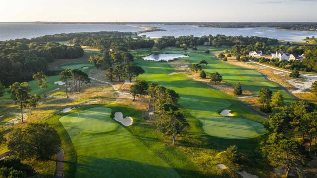 Holes 11, 12, 16 and 17 now underline the more open, sandy, heathland qualities so prominent on both nines.