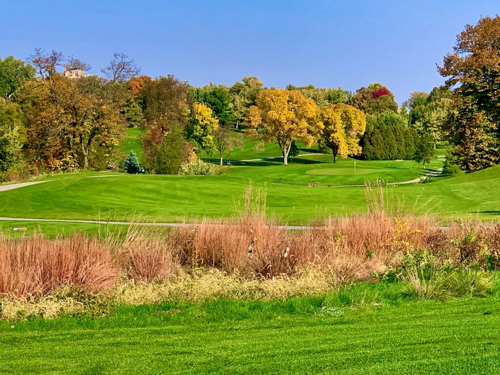 Palmer Hills’ 16th hole in full fall regalia.